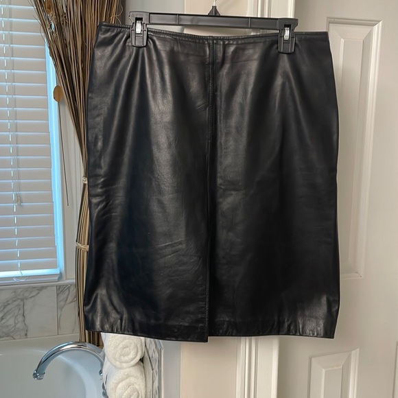 LUXURY 💯 % BLACK LEATHER SKIRT - Picture 8 of 8